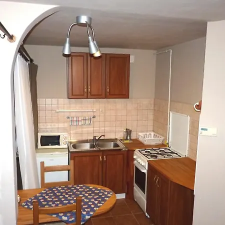 Dorka Vendeghaz * Kehidakustány