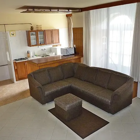 Dorka Vendeghaz Kehidakustány