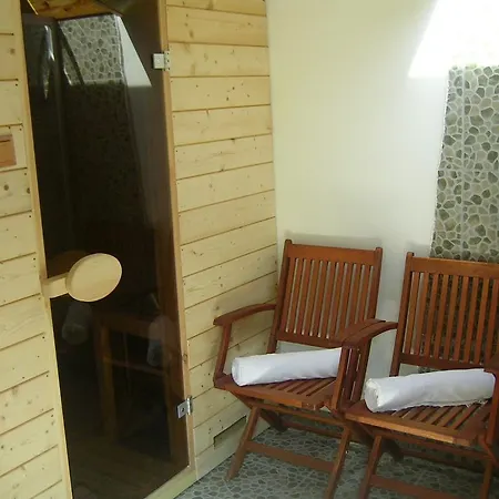 Dorka Vendeghaz Kehidakustány